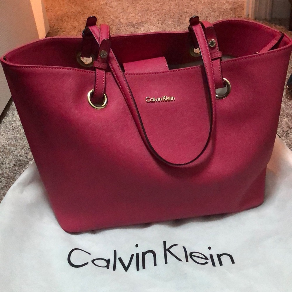 Preowned bag. Very good condition.
